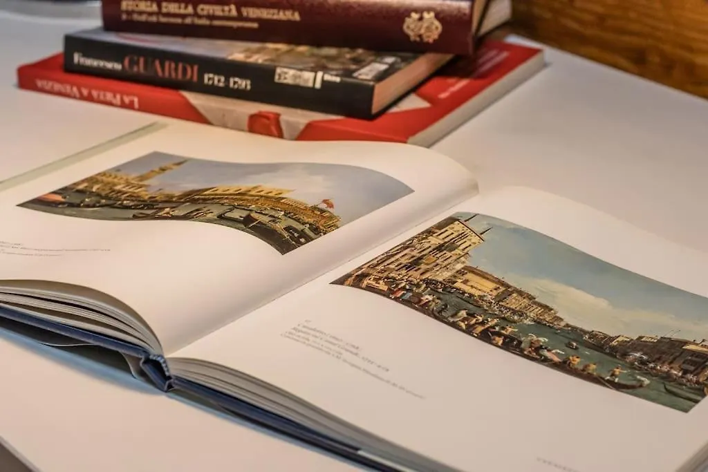 The Silk Case - Travel Sustainable Velence Apartman